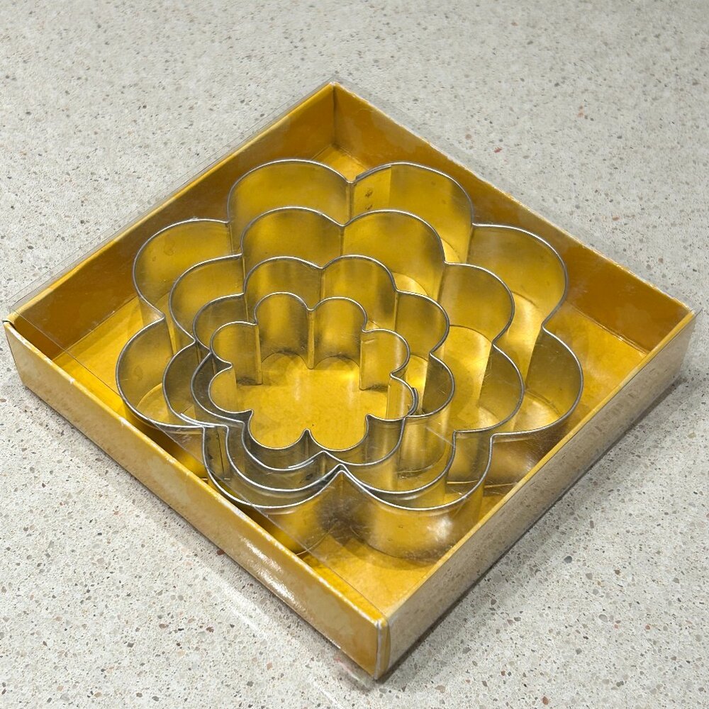 5-Piece Nesting Scalloped Flower Cookie Cutter Set